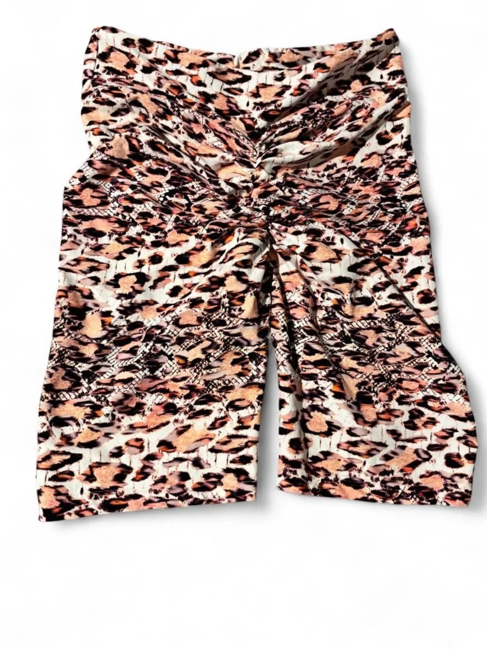 🌺Lici Fit mall Scrunch leopard print shorts with snakeskin pattern, size S/M